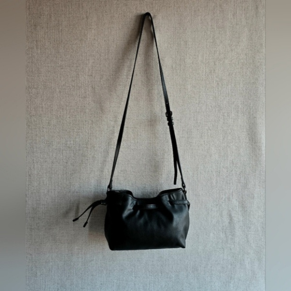 Elegant Black Leather Shoulder Bag